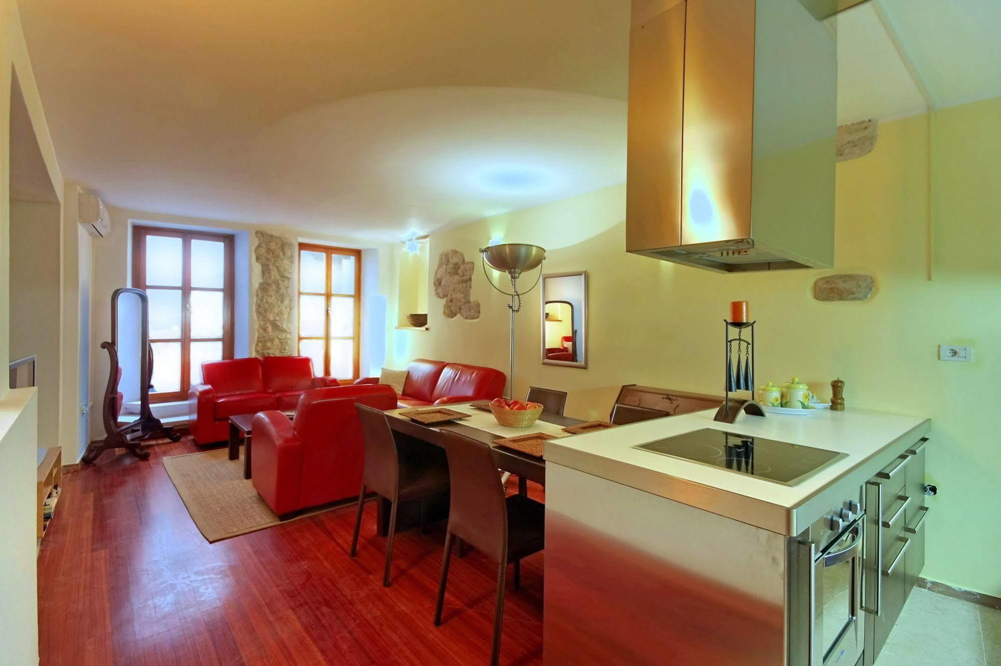 Apartments I Volti ロヴィニ エクステリア 写真