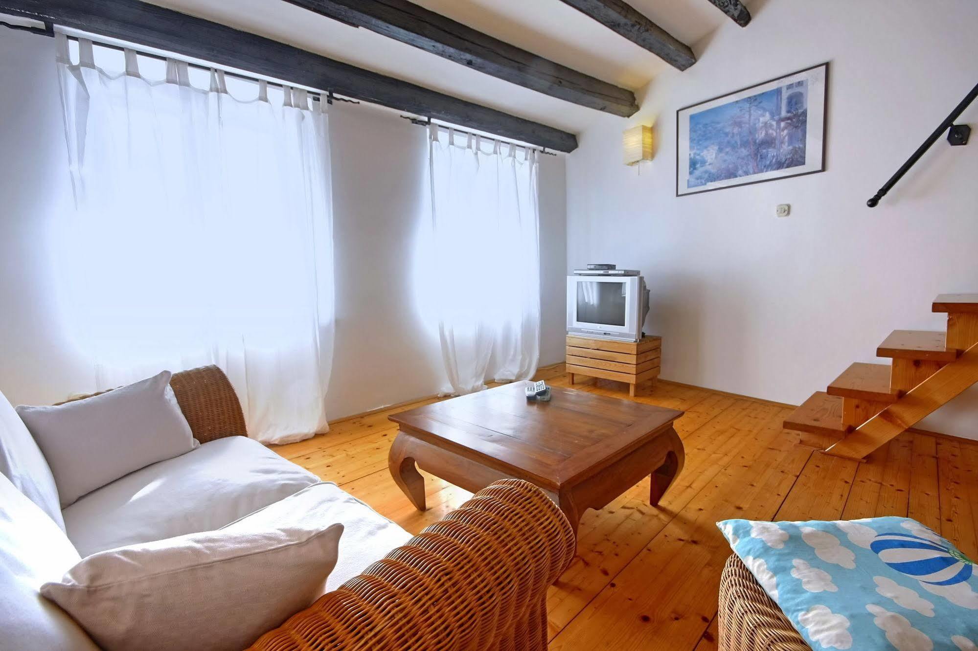 Apartments I Volti ロヴィニ エクステリア 写真